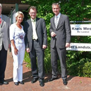 v.l.n.r. Hellmut Fischer, Vors. der SPD-Kreistagsfraktion, Martina Schmück-Glock, Vors. SPD-Fraktion RVR, Dr. Michael Heidinger, Vors. des SPD-Unterbezirks Kreis Wesel, Frank Baranowski, Oberbürgermeister der Stadt Gelsenkirchen und Sprecher der RuhrSPD